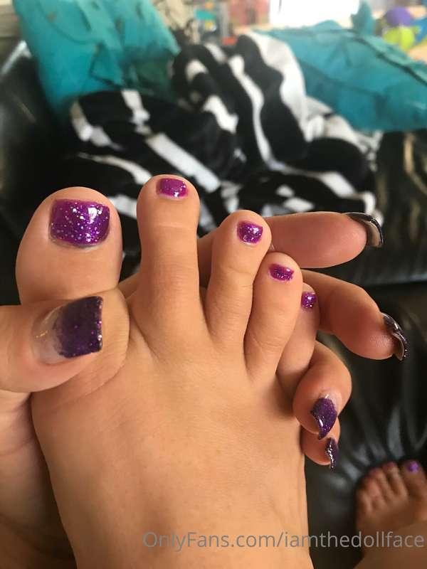 Do you have a foot fetish? I have nice feet… just say’in…😘