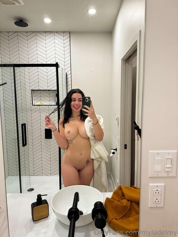 Would you rather watch me or wash me in the shower? 🫧