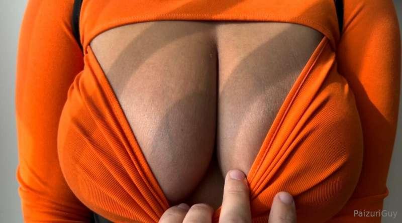 More of Daisy’s unbelievable rack