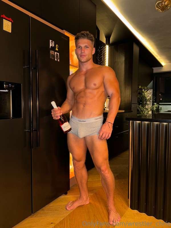 Take a drink with me, let’s get tipsy🍷