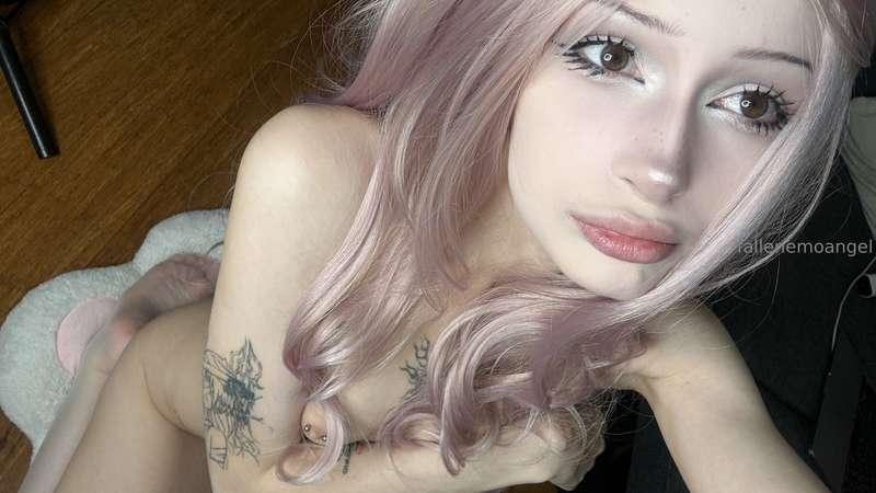 my new favorite color is pink >< do you think it suits me?