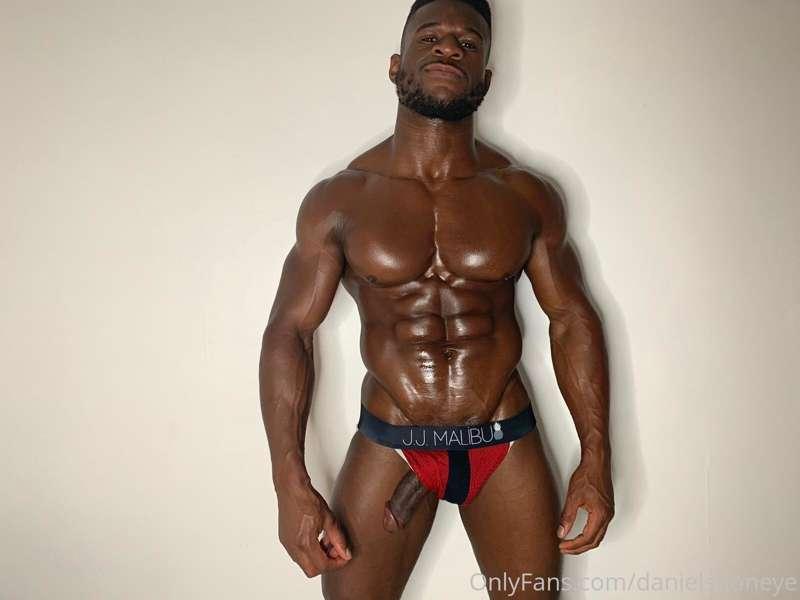 danielshoneye image #0