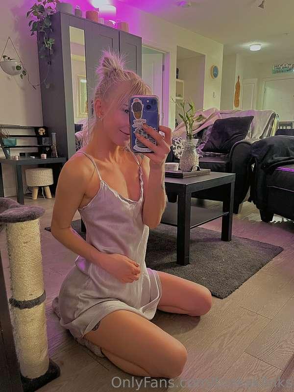 Goodnight // good morning 💘

What are you getting me for my ..