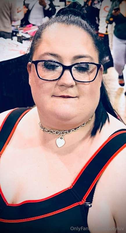 The look I get when the room is filled with big cocks😈😈😈