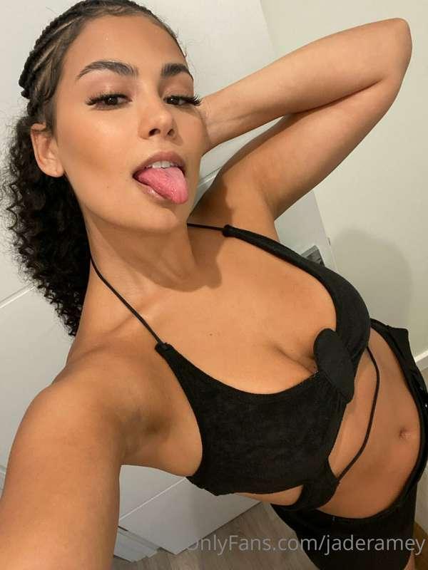 Titty Tuesday 😜