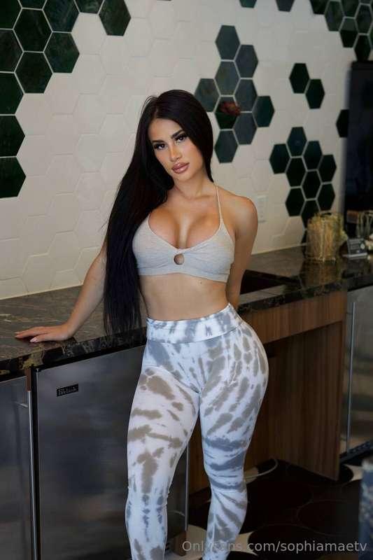 Do you like it when I wear sports clothes?😍