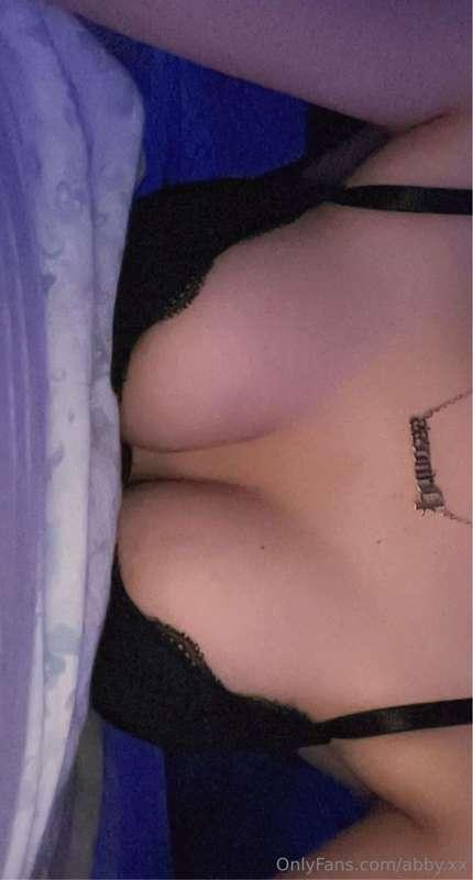 Who wants to see my titties