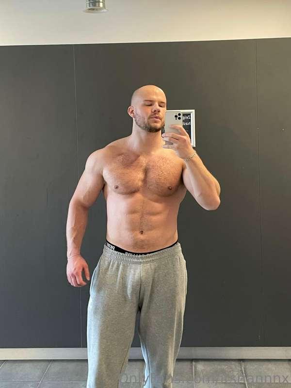 Uploading them here too cause my bulge looks kinda cute 😉 ch..