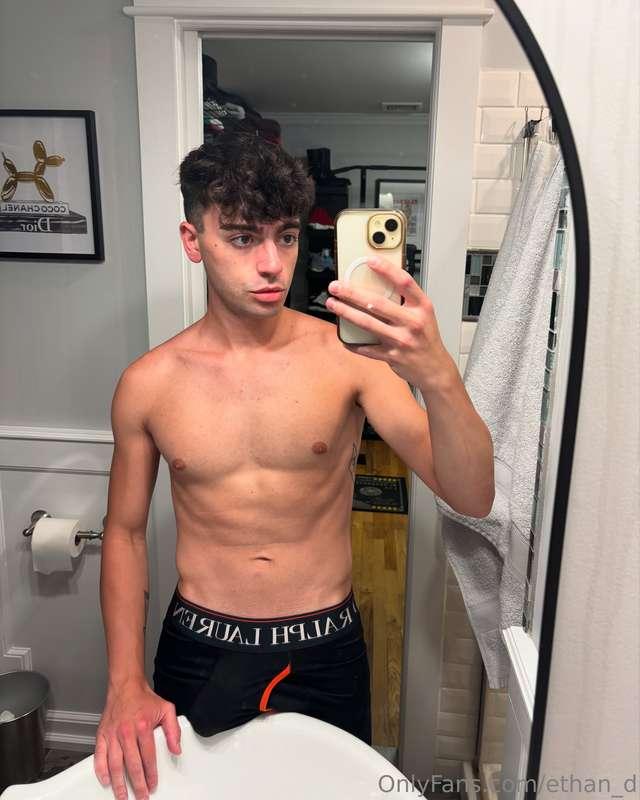 Come pull them down and get sucking 😜 