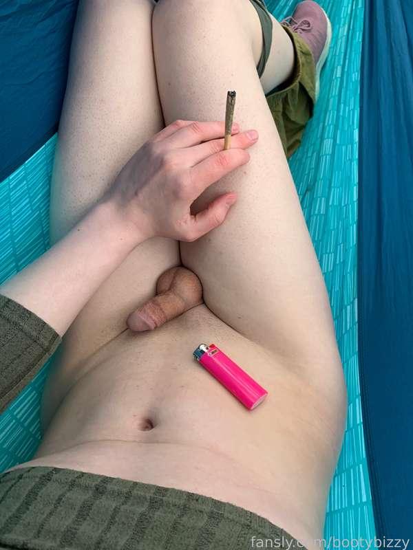 Cute girls always packing cute surprises  💚



#smoking #cannabis #nature #transgirl #girlcock
