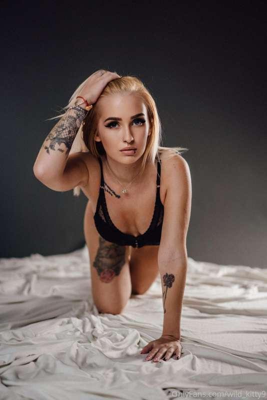 @acidcat20 Check her out🔥💋