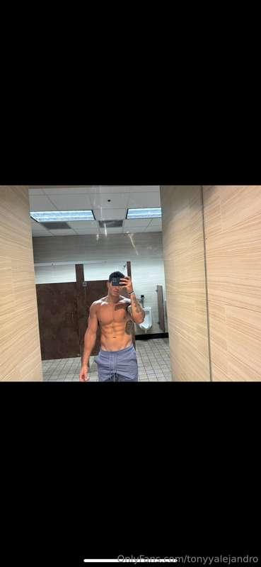 Your personal trainer pulls up like this wryd??