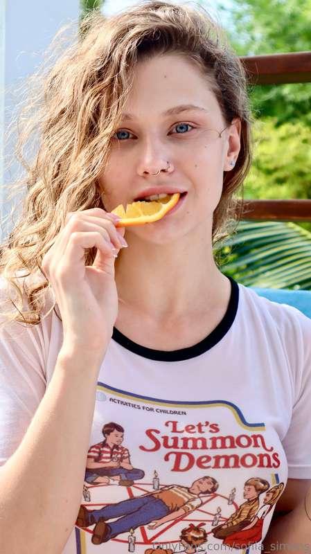 Hey, what's your favorite fruit? 🍊