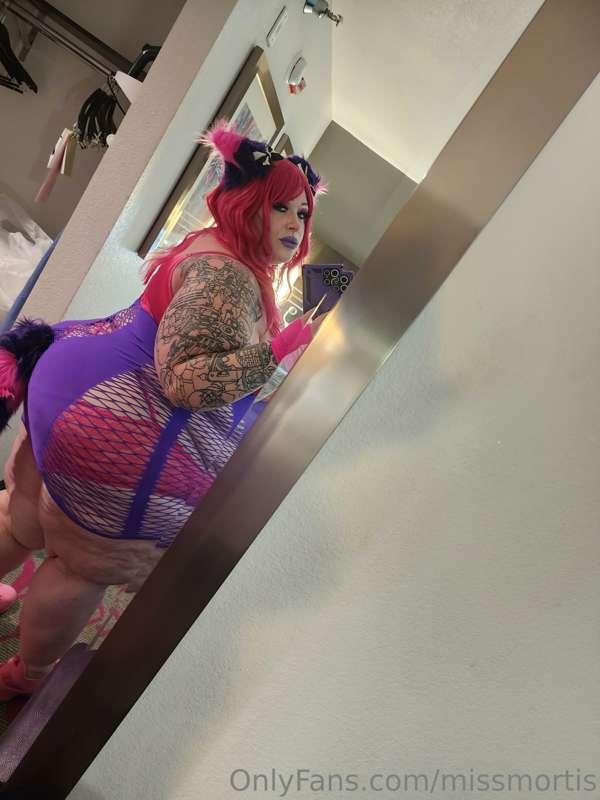 You guys get all my personal bts shots from my shoot this pa..