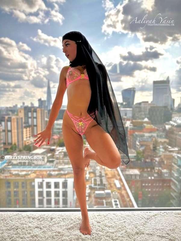 Would you fuck Aaliyah up against the window? 

***𝐒𝐔𝐁𝐒𝐂𝐑𝐈𝐁𝐄..