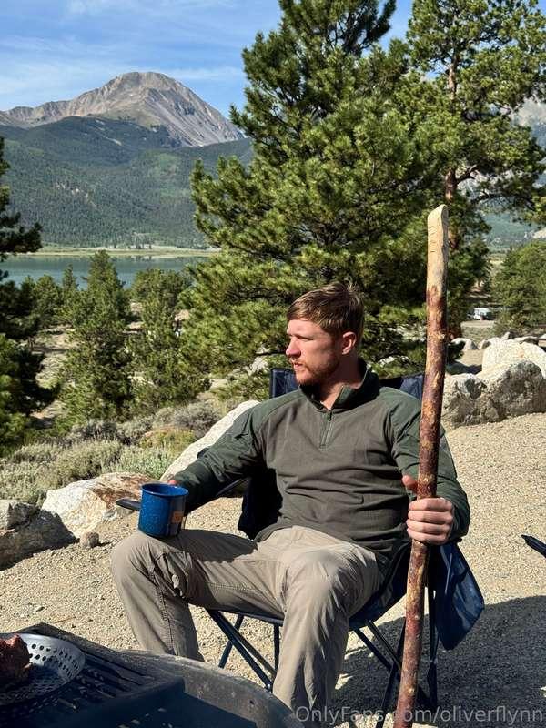 eyes up here… or don’t 😏