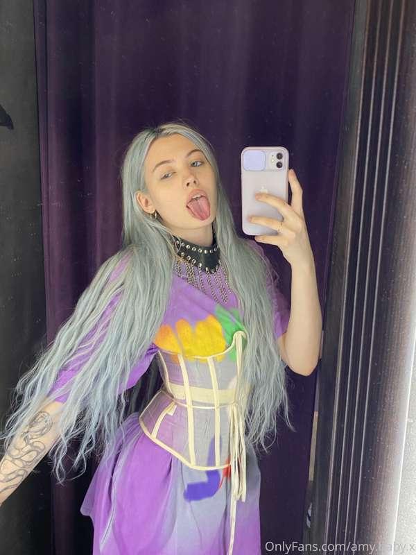 I'm so horny... and hot 🤤 🥵want to me only in corset ?