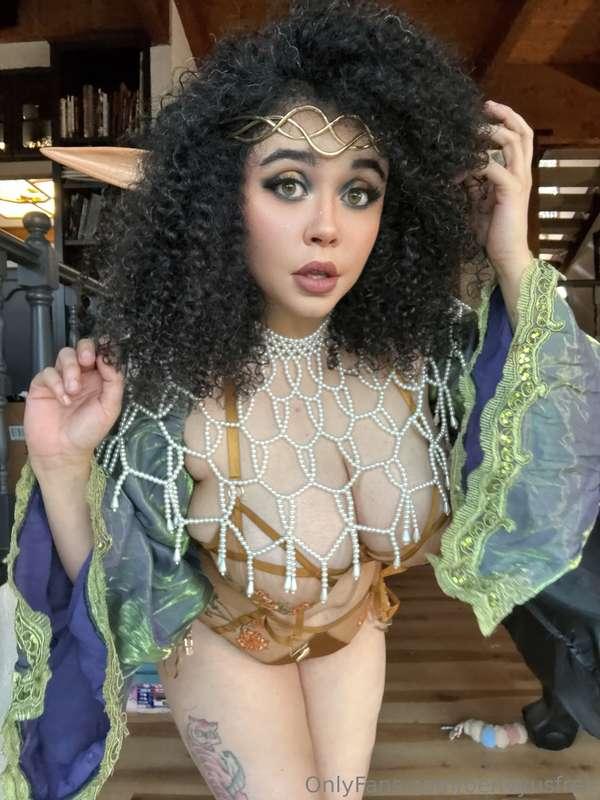 Hot for elves? A cute behind the scenes look at a shoot I di..