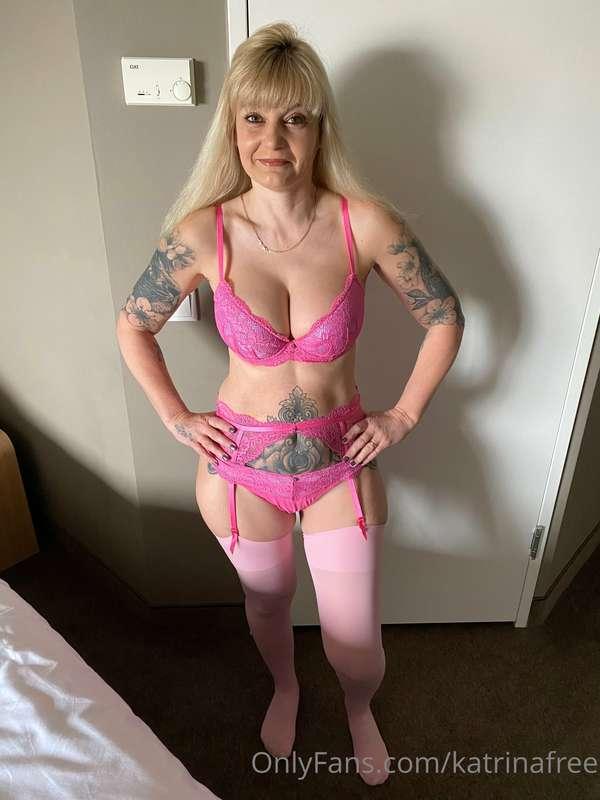 New sexy pics 😍😍😈😈 watch me strip out of this sexy lingerie ..