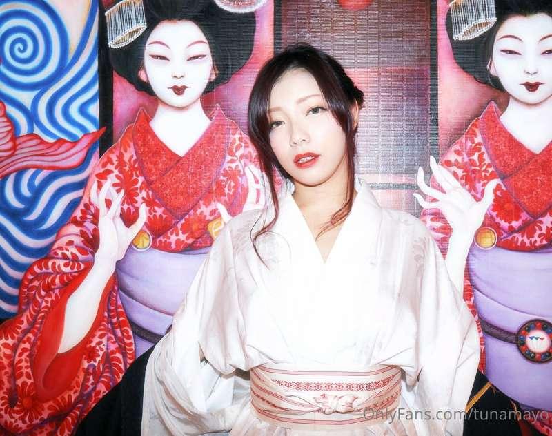 Great picture! This hotel is located in Tokyo. 
Some artists..