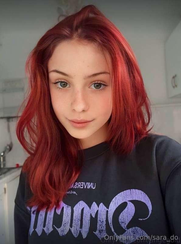 Let me distract you👉 @angegold 💋Cute girl @angegold loves to..