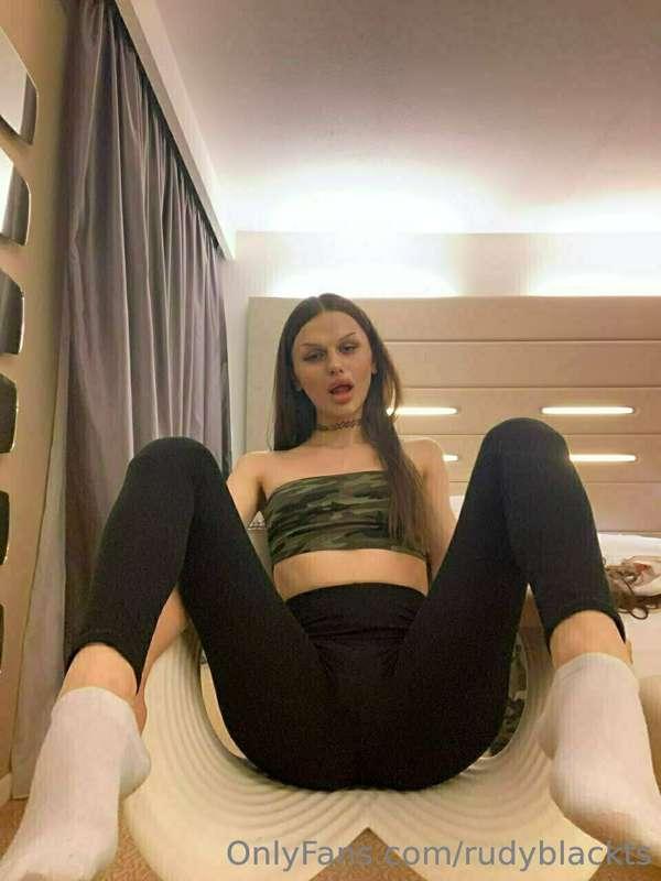 do you find it sexy when a girl wears tight clothes? 🔥 imagi..