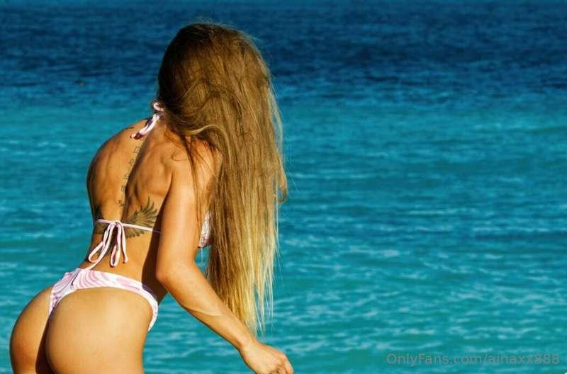 tu regardes la mer ou mes fesses petit coquin ?🥵