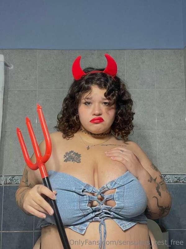 @catcam @catcam 

😈YOUR FAVORITE CURVY GIRL IS WAITING FOR Y..