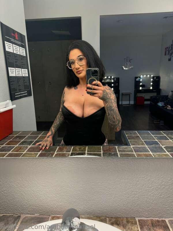 Between takes, thinking about you💋