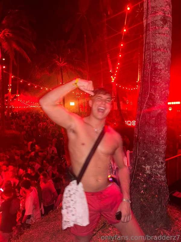 I’m here in the jungle 🌴😘