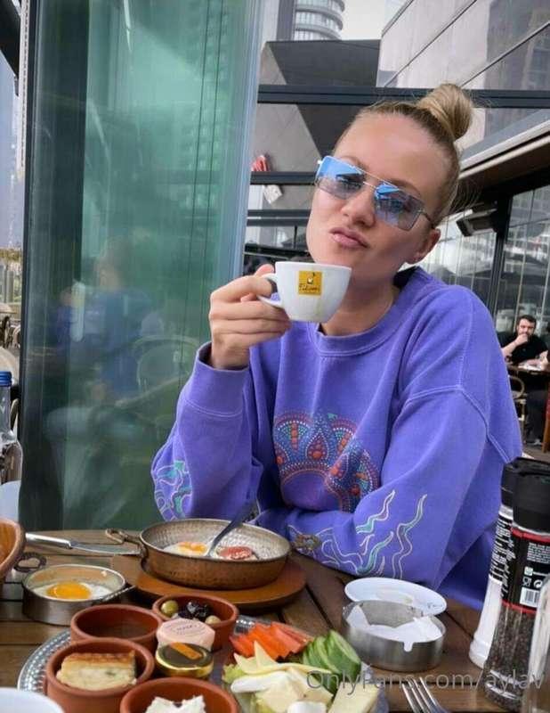 💋💋Coffee at a diner just hits differently... ☕Sitting at a b..
