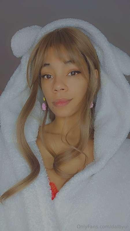 [Kawaii] I like being a lil bunny in my robe~ wanna see my c..