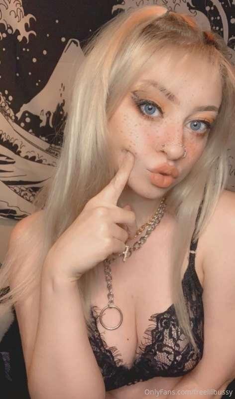 hello cutie! i bet you're interested in my uncensored conten..