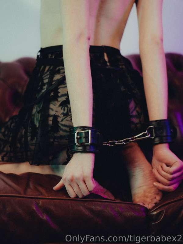 Lock me up & I'm yours for good ⛓️