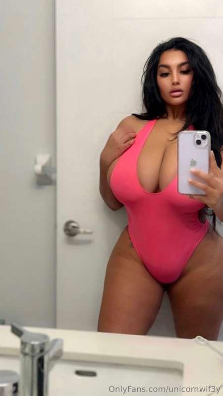 I love to be worshipped like the gorgeous goddess I am🤩😇