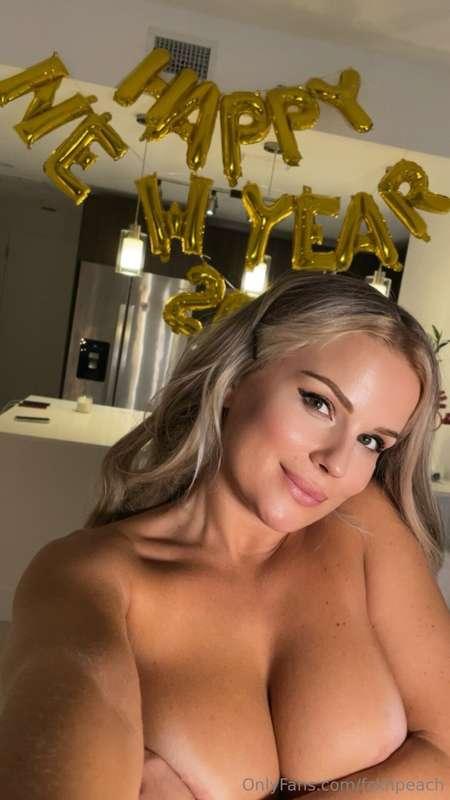 HAPPY NEW YEAR!! 😊🥳Wish you the best 2024!
I'm gonna spend t..