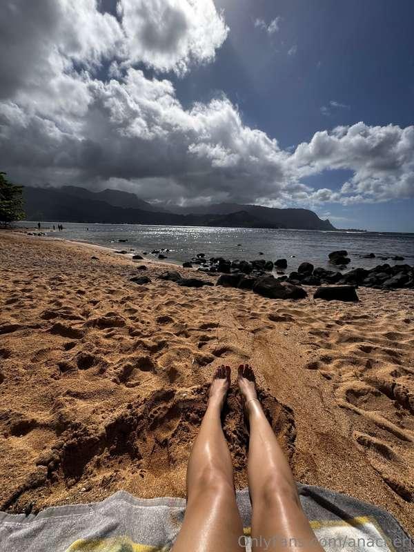 Chillin on the beach 👣🏖️
