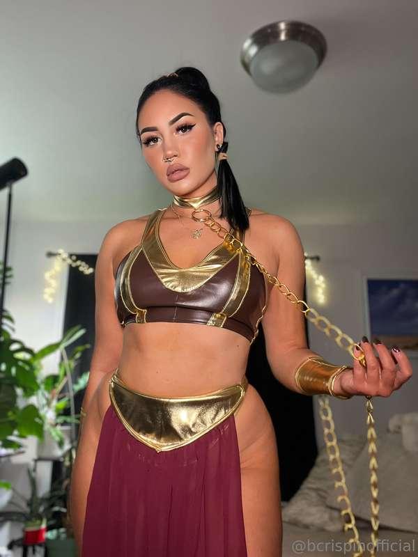 All this chain.... and no one to hold the other end 😏