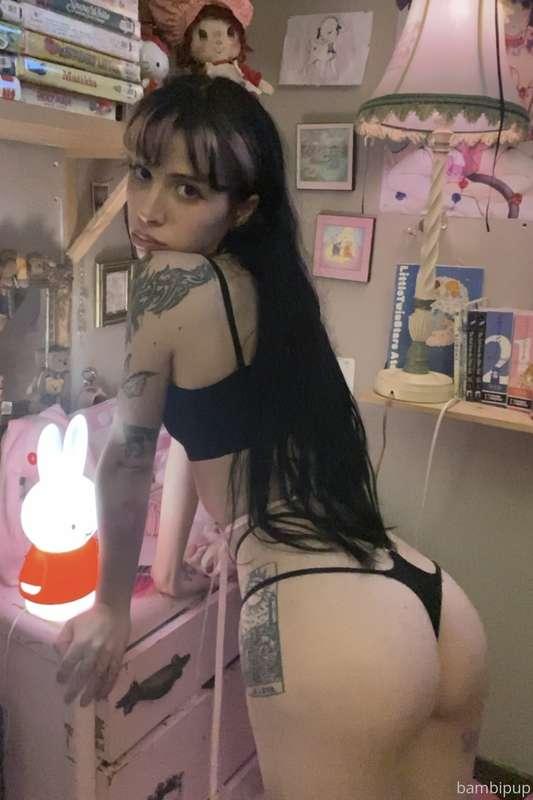 my butt has no bruises anymore I need a good spank 🥺 pls? I ..