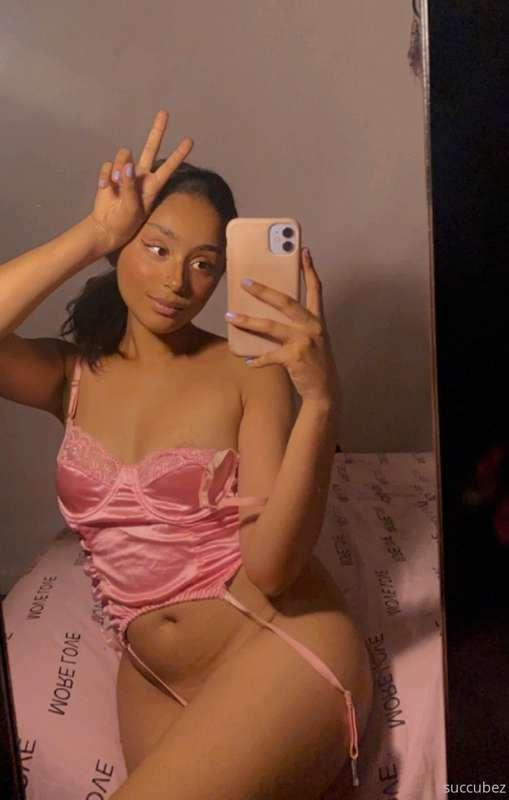 just want someone to bite my thighs and neck and spank me ti..