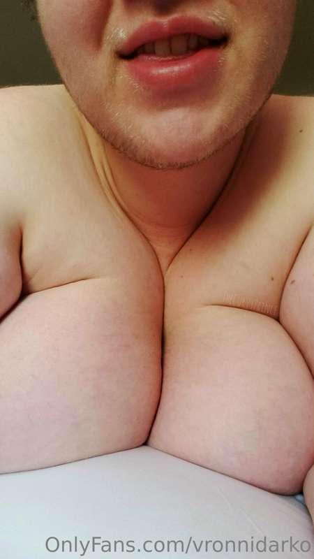 thecurvyprince image #0