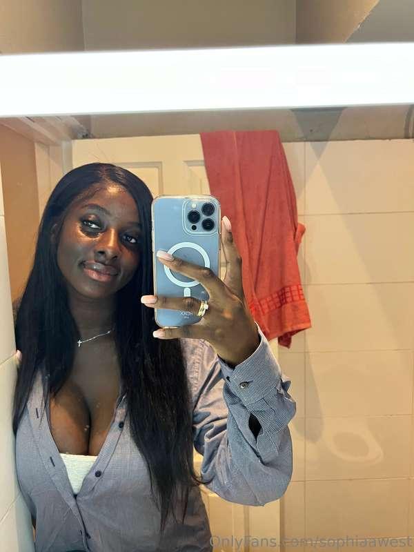 a mirror selfie never goes wrong especially if this will mak..