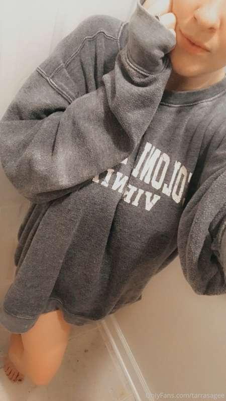 Just a cutie with no pants on 🥰😚