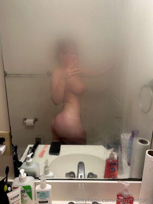 Like if you wanna take a hot steamy shower with me 😩💋