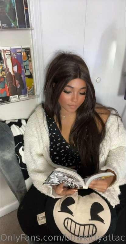 lazyyy sundayyy just going to read some mangas today hehe  c..