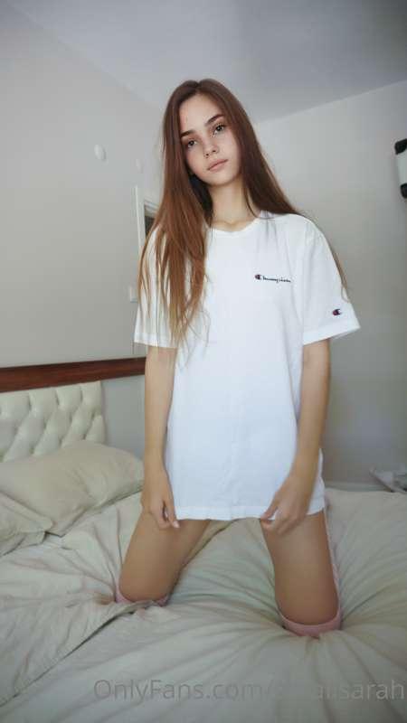 Want to see what's under the t-shirt?😋😉