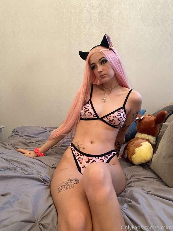 can i be your little kitty 🥺 you can play with me all day he..