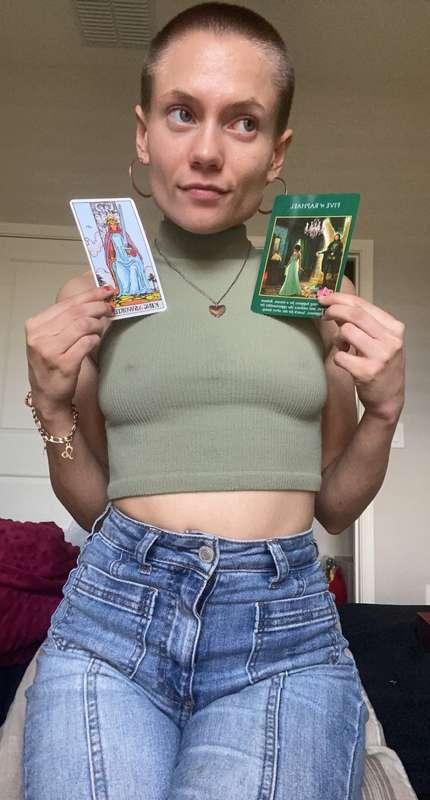 Swipe for todays live tarot card!! 🌚🌝 SO FAR EVERY ANGEL CAR..