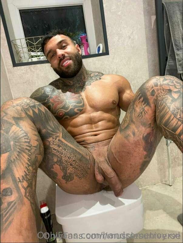@HandsomeTroyXxl has a big uncut dick! He like to fuck women..