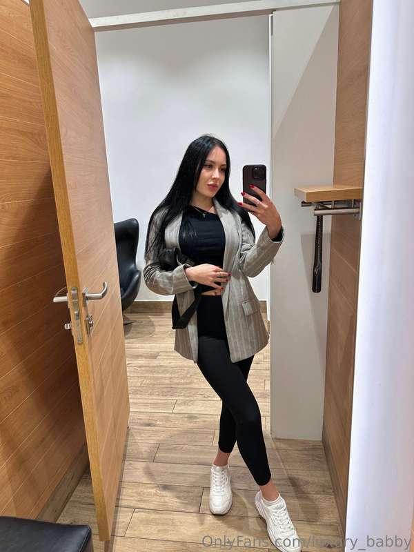 How do you like my outfit?